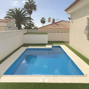 83 Con Piscina Privada Villa